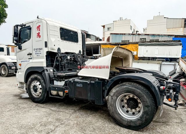 HINO 700 曳引車 只跑5.5萬 ACC 車道偏離 視野輔助 多元載貨新勢力 賺錢商用車!  第2張相片