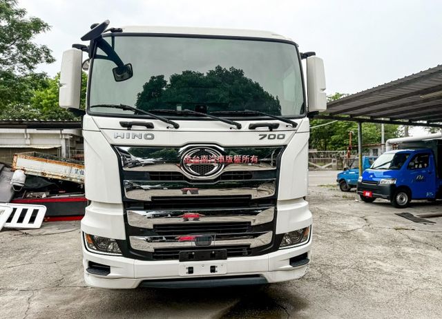 HINO 700 曳引車 只跑5.5萬 ACC 車道偏離 視野輔助 多元載貨新勢力 賺錢商用車!  第5張相片