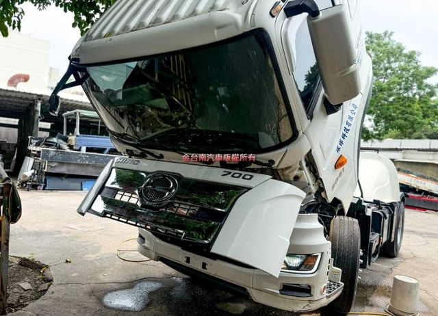 HINO 700 曳引車 只跑5.5萬 ACC 車道偏離 視野輔助 多元載貨新勢力 賺錢商用車!  第6張相片