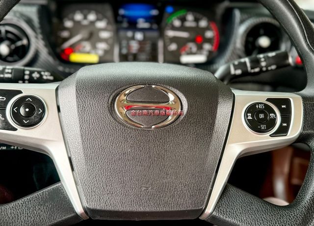 HINO 700 曳引車 只跑5.5萬 ACC 車道偏離 視野輔助 多元載貨新勢力 賺錢商用車!  第12張相片