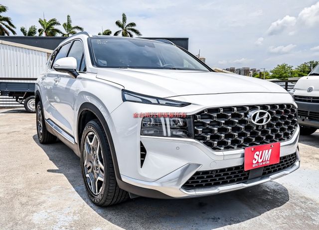 新車196萬✓GLTH-D六人座✓4WD✓一手只跑4.9萬✓全車原板件✓全景天窗✓雙電動椅✓230匹馬力✓LV2✓  第3張相片