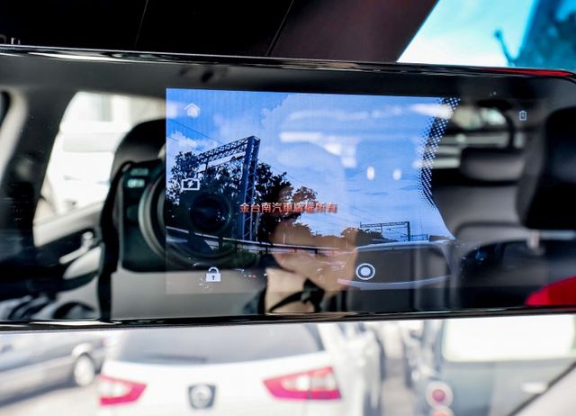 最高Premium豪華版 小改款 電動椅 ACC AEB 車道偏離 iKEY 一手車 少跑 原鈑件 可全貸!  第15張相片
