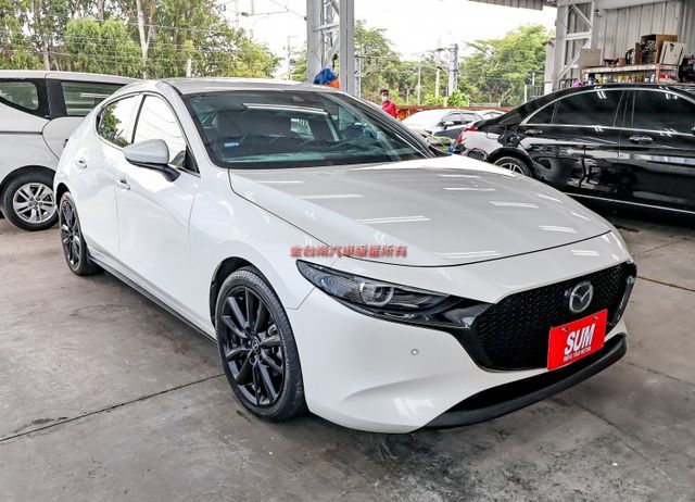 五門旗艦進化型✓一手只跑2.9萬✓車況優✓記憶椅✓BOSE音響✓LV2✓衛星導航✓環景✓車載系統✓HUD✓可全貸✓  第3張相片