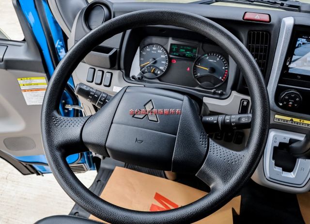 自手排變速箱 貨框 一手車 只跑4.5萬 原廠保養 車道偏離 視野輔助 ABS TCS 附全額發票 可全貸!  第9張相片