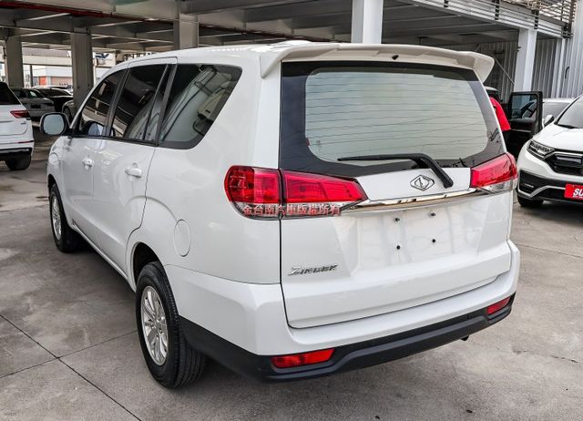 精緻型✓一手只跑4萬✓全車原板件✓附全額發票✓鋁圈✓定速系統✓後座出風口✓可全貸✓事業打拼好幫手✓  第2張相片