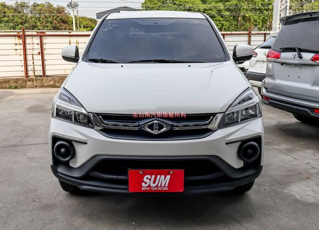 精緻型✓一手只跑4萬✓全車原板件✓附全額發票✓鋁圈✓定速系統✓後座出風口✓可全貸✓事業打拼好幫手✓  第6張相片