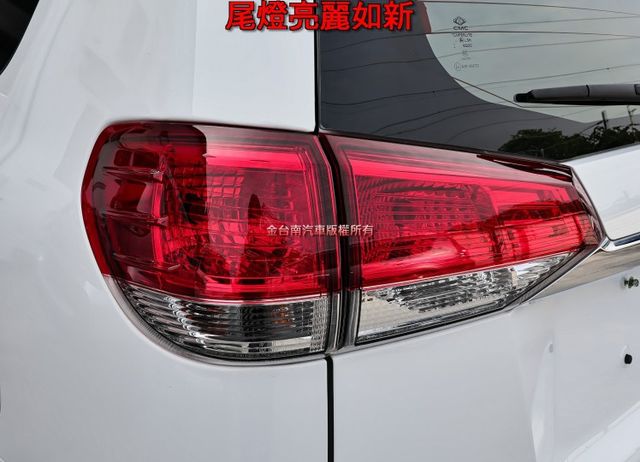 精緻型✓一手只跑4萬✓全車原板件✓附全額發票✓鋁圈✓定速系統✓後座出風口✓可全貸✓事業打拼好幫手✓  第8張相片