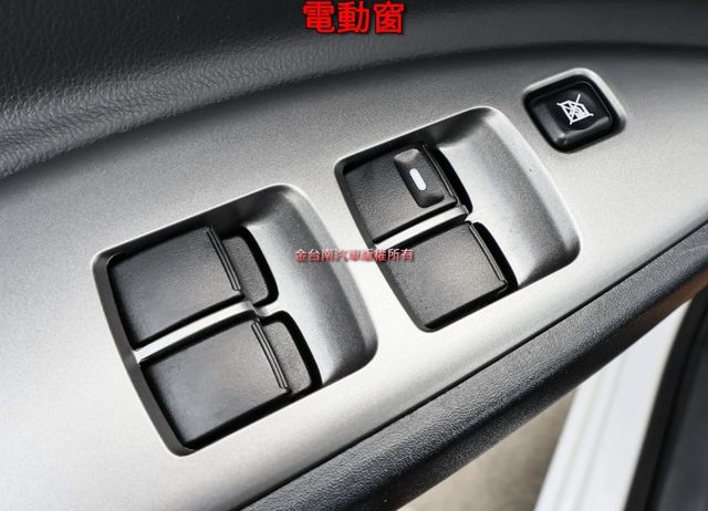 精緻型✓一手只跑4萬✓全車原板件✓附全額發票✓鋁圈✓定速系統✓後座出風口✓可全貸✓事業打拼好幫手✓  第15張相片