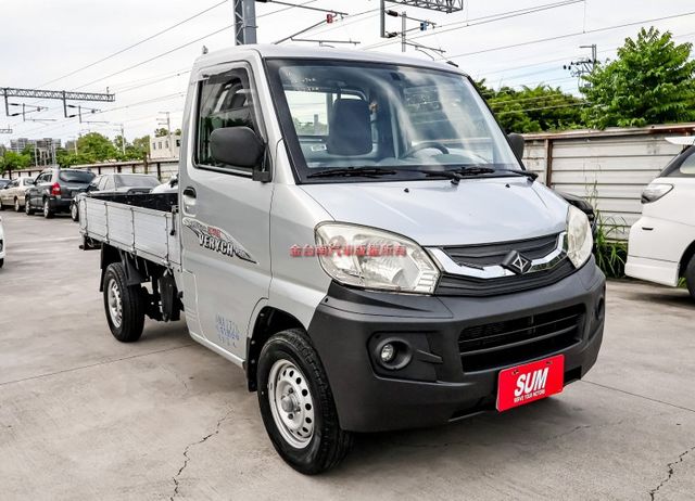 框式 只跑13.7萬 全車原鈑件 音響主機 里程保證 打拼事業好幫手 附全額發票!  第5張相片