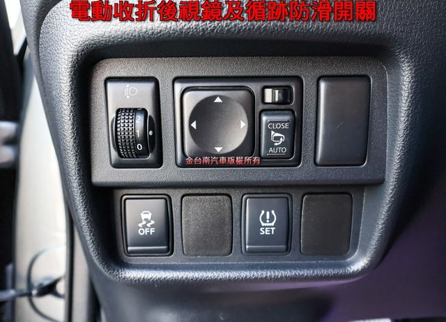魅力豪華版  四輪剛換全新 一手車 只跑四萬 原廠保養 全車原板件 外觀套件 雙色鋁圈 原廠影音 全車六安 可全貸!  第12張相片
