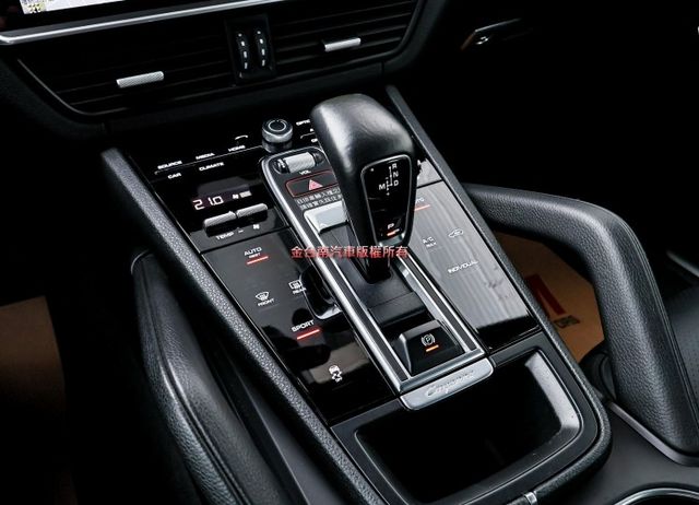 總代理 一手車 只跑7.8萬 全車原板件 LV2  4WD 340hp 21吋鋁圈 免鑰鉂 雙電動椅 電動尾門 可全貸!  第19張相片