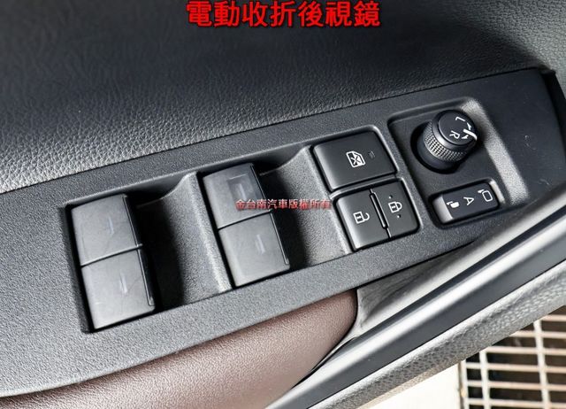 油電豪華版✓小改26年式✓11月領牌✓使用才六個月✓只跑一千✓車載系統✓LV2✓iKEY✓全車原鈑件✓可全貸✓  第11張相片