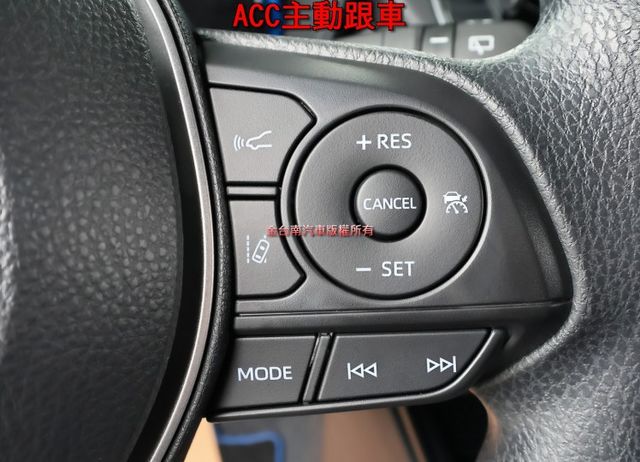 油電豪華版✓小改26年式✓11月領牌✓使用才六個月✓只跑一千✓車載系統✓LV2✓iKEY✓全車原鈑件✓可全貸✓  第13張相片