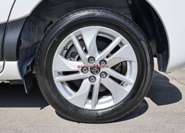一手只跑2.4萬✓原廠保養✓車況優✓車載系統✓AEB✓車道偏離✓iKEY✓恆溫✓倒車顯影✓八安✓可全貸✓  第9張相片