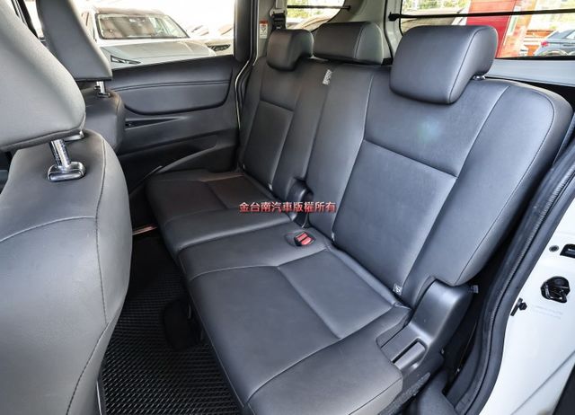 一手只跑2.4萬✓原廠保養✓車況優✓車載系統✓AEB✓車道偏離✓iKEY✓恆溫✓倒車顯影✓八安✓可全貸✓  第11張相片
