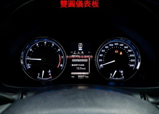 17年式✓尊爵版✓一年只跑9千✓四輪全新✓電動椅✓安卓影音✓恆溫✓iKEY✓TCS✓全車八安✓可全貸✓不用殺價就很便宜✓  第12張相片