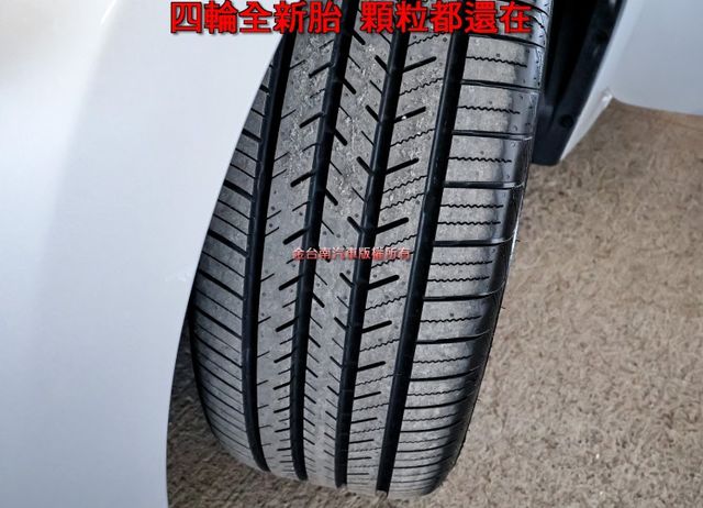 17年式✓尊爵版✓一年只跑9千✓四輪全新✓電動椅✓安卓影音✓恆溫✓iKEY✓TCS✓全車八安✓可全貸✓不用殺價就很便宜✓  第19張相片