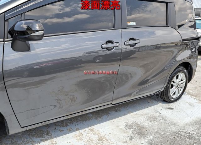 七人座✓豪華＋影音特仕✓一手只跑4萬✓原廠保養✓原板件✓雙電動側滑門✓原廠影音✓AEB✓車道偏離✓車載系統✓可全貸✓  第6張相片