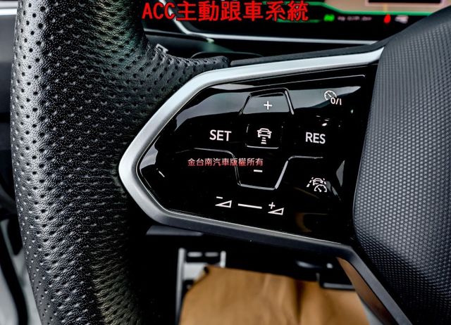 最便宜✓稀有R-LINE✓四輪剛換✓25/5領✓原廠保養✓一手✓原鈑件✓LV2✓電動尾門✓雙記憶椅✓車載系統✓主被動齊全  第13張相片