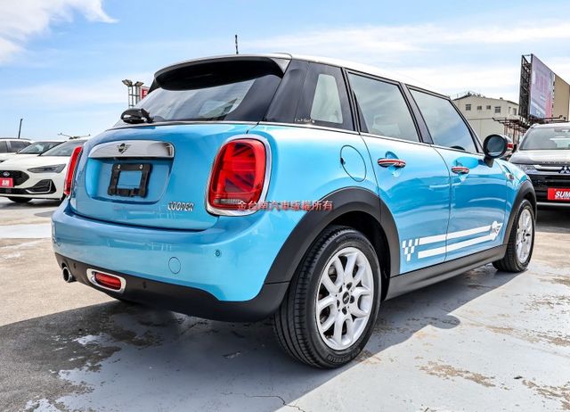 5門Cooper✓19年式小改版✓只跑5.5萬✓全車原板件✓iKEY✓LED頭燈✓倒車顯影✓雙區恆溫✓可全貸✓  第3張相片