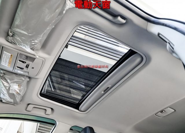 油電尊爵版✓電動天窗✓電動椅✓安卓影音✓車載系統✓盲點✓電動尾門✓少跑里程保證✓原廠保養✓全車原板件✓可全貸✓  第11張相片