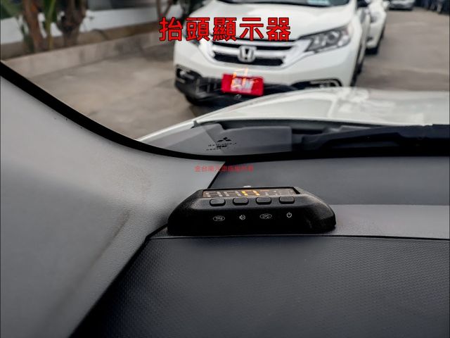 最高豪華版✓只跑13.8萬✓天窗✓iKEY✓原廠保養✓恆溫✓ABS✓雙安✓抬頭顯示器✓可全貸!  第11張相片