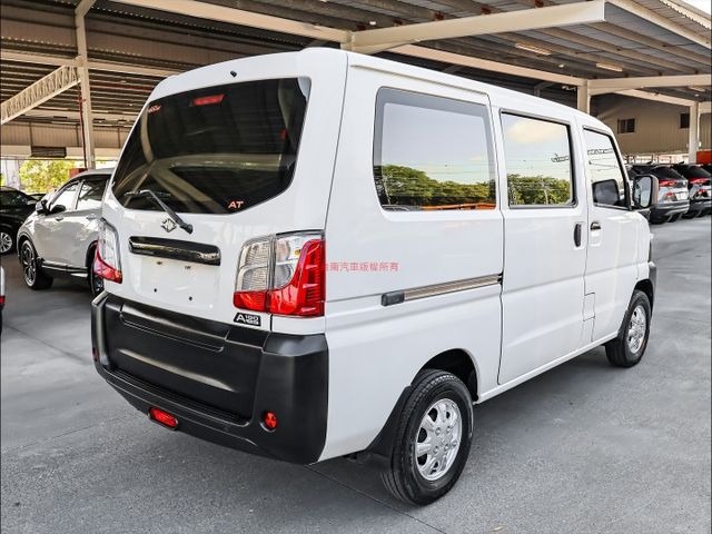 自排五人座✓客貨兩用車✓一手車✓只跑五千✓全車原板件✓根本新車✓TCS✓中冷✓盲點✓雙安✓附全額發票✓可全貸✓  第4張相片