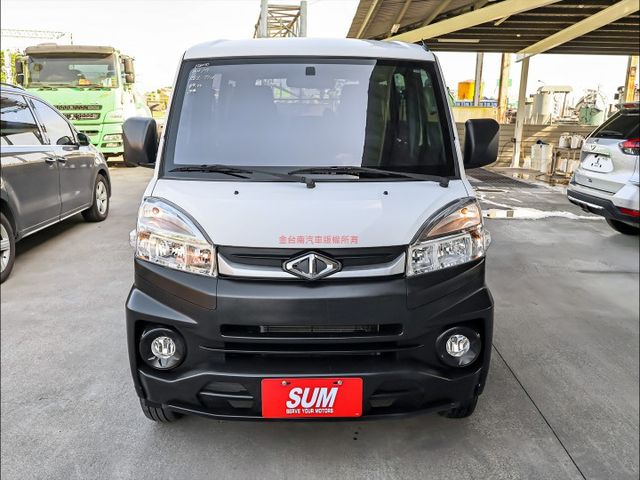 自排五人座✓客貨兩用車✓一手車✓只跑五千✓全車原板件✓根本新車✓TCS✓中冷✓盲點✓雙安✓附全額發票✓可全貸✓  第6張相片