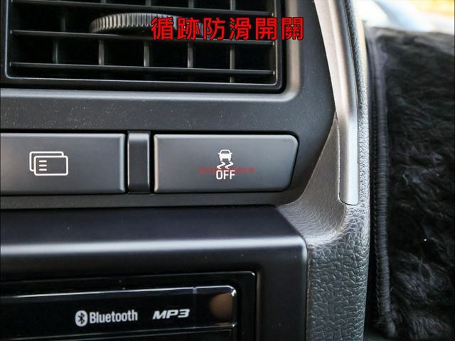 自排五人座✓客貨兩用車✓一手車✓只跑五千✓全車原板件✓根本新車✓TCS✓中冷✓盲點✓雙安✓附全額發票✓可全貸✓  第16張相片