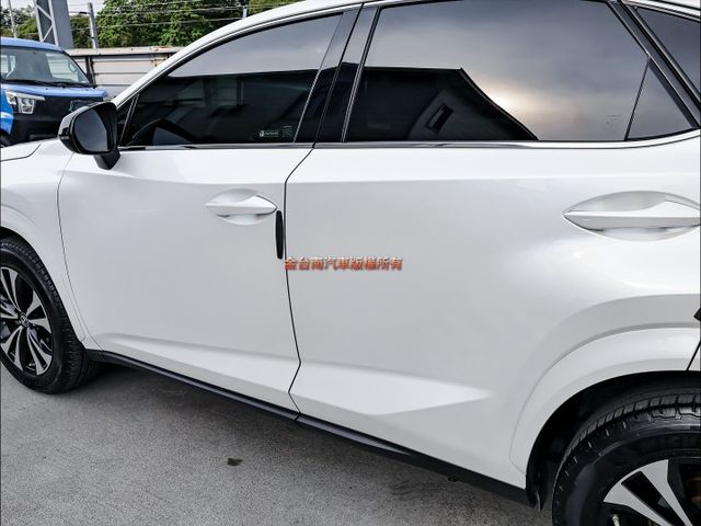 菁英PLUS版✓一手只跑4.9萬✓全車原鈑件✓電動尾門✓環景✓雙電動椅✓雙電熱椅✓LV2✓分區恆溫✓可全貸✓  第6張相片