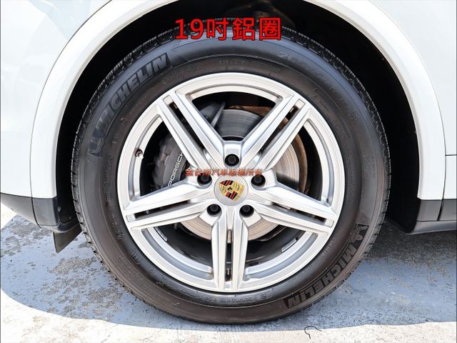 柴油✓永業總代理✓全車原鈑件✓車況超好✓4WD✓天窗✓記憶椅✓倒車顯影✓雙區恆溫✓快撥✓可全貸✓不用殺價就很便宜✓  第7張相片