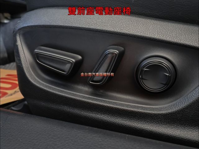 尊爵版✓一手只跑1.2萬✓全車原鈑件✓原廠保固中✓電動椅✓車載系統✓LV2✓盲點✓分區恆溫✓iKEY✓可全貸✓  第13張相片