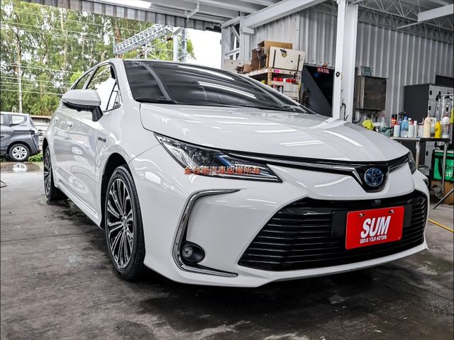 市面稀有✓油電旗艦版✓一手只跑4.2萬✓原廠保養✓全車原鈑件✓電動椅✓環景✓LV2✓17吋鋁圈✓可全貸✓不用殺價就很便宜  第3張相片
