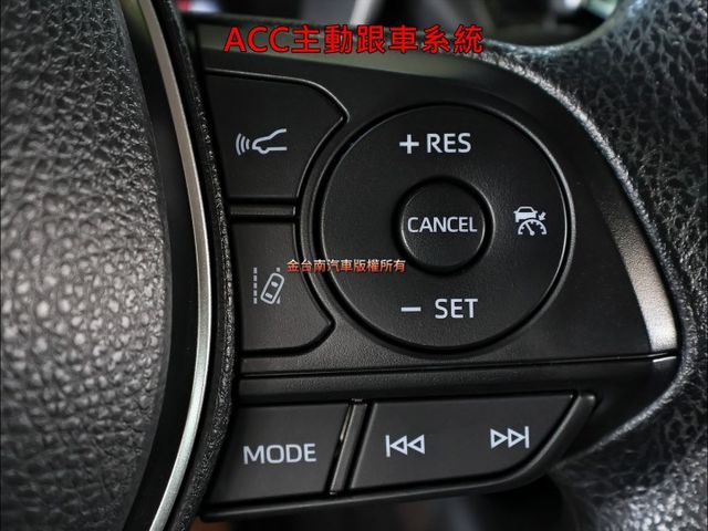尊爵版✓一手只跑3.1萬✓全車原鈑件✓原廠保固中✓LV2✓盲點✓車載系統✓原廠保養✓iKEY✓恆溫✓九安✓可全貸✓  第13張相片