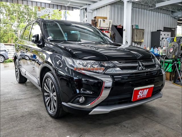 安全型✓22年式12月出廠領牌✓一手只跑6萬✓全車原鈑件✓ACC✓AEB✓車道偏離✓倒車顯影✓NAVI✓可全貸✓  第5張相片