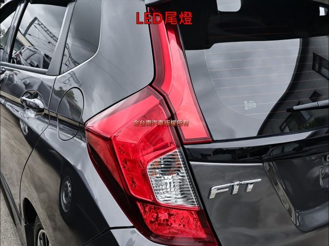 S版✓全車原鈑件✓里程保證✓加裝前霧燈✓iKEY✓定速✓恆溫✓倒車顯影✓換檔快撥✓可全貸✓不用殺價就很便宜✓  第6張相片