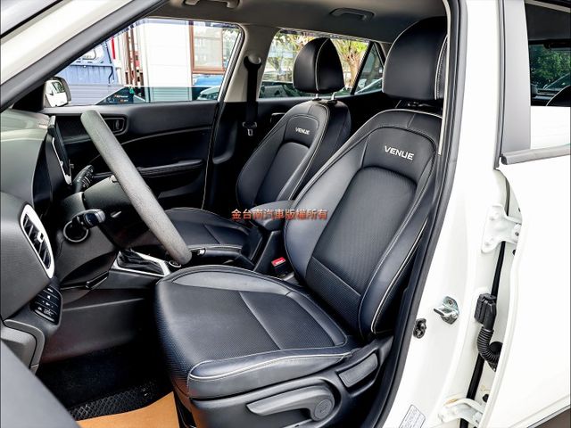 GLB✓只跑3.5萬✓AEB✓車道偏離✓原廠保養✓定速✓iKEY✓衛星導航✓恆溫✓六安✓里程保證✓可全貸!  第8張相片