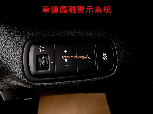 GLB✓只跑3.5萬✓AEB✓車道偏離✓原廠保養✓定速✓iKEY✓衛星導航✓恆溫✓六安✓里程保證✓可全貸!  第11張相片