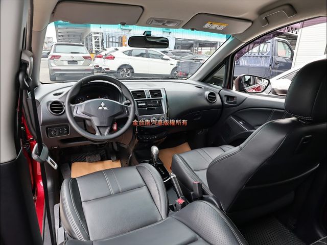 一手只跑1.7萬✓全車原鈑件✓原廠保養✓恆溫空調✓雙安✓可全貸✓不用殺價就很便宜✓  第13張相片