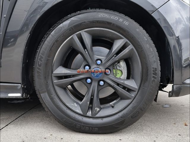 汽油時尚經典型✓不二價✓一年只跑一萬多✓全車原鈑件✓安卓影音✓定速✓衛星導航✓分區恆溫✓四安✓可全貸✓不用殺價就很便宜✓  第8張相片