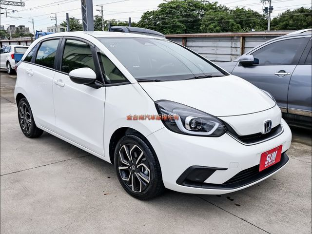油電版✓只跑9千✓全車原鈑件✓LV2安全輔助✓盲點✓車載系統✓iKEY✓恆溫✓九安✓可全貸✓不用殺價就很便宜✓  第4張相片
