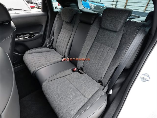 油電版✓只跑9千✓全車原鈑件✓LV2安全輔助✓盲點✓車載系統✓iKEY✓恆溫✓九安✓可全貸✓不用殺價就很便宜✓  第10張相片