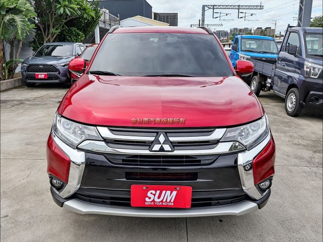 22年式✓安全型✓少跑里程保證✓全車原鈑件✓ACC✓AEB✓NAVI✓倒車顯影✓定速✓恆溫✓可全貸✓不用殺價就很便宜✓  第5張相片