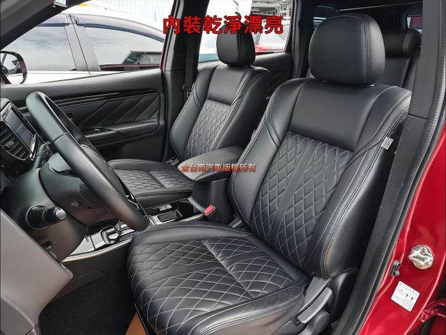 22年式✓安全型✓少跑里程保證✓全車原鈑件✓ACC✓AEB✓NAVI✓倒車顯影✓定速✓恆溫✓可全貸✓不用殺價就很便宜✓  第10張相片
