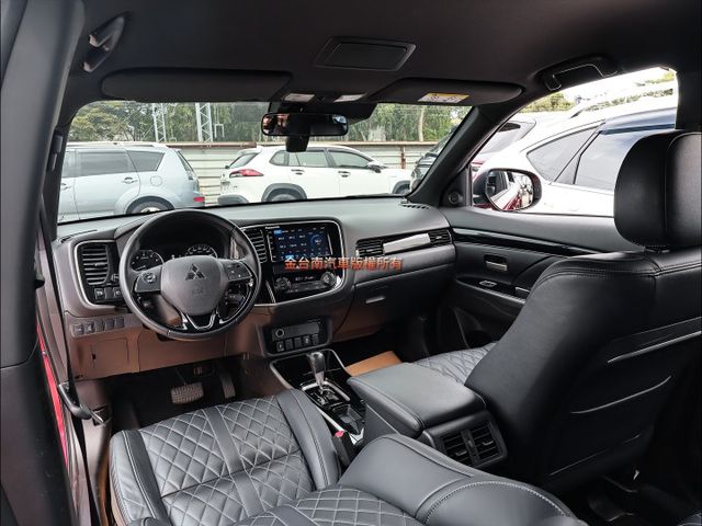 22年式✓安全型✓少跑里程保證✓全車原鈑件✓ACC✓AEB✓NAVI✓倒車顯影✓定速✓恆溫✓可全貸✓不用殺價就很便宜✓  第12張相片