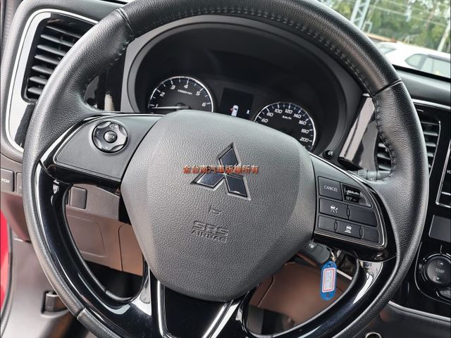 22年式✓安全型✓少跑里程保證✓全車原鈑件✓ACC✓AEB✓NAVI✓倒車顯影✓定速✓恆溫✓可全貸✓不用殺價就很便宜✓  第13張相片
