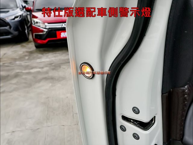 稀有里程✓豪華+特仕影音✓一手✓只跑1萬✓原鈑件✓環景✓HUD✓原廠保養✓定速✓iKEY✓雙前電熱椅✓衛星導航!  第9張相片
