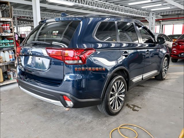 22年式✓安全型✓一手只跑7.3萬✓全車原鈑件✓原廠保養ACC✓AEB✓定速✓恆溫✓可全貸✓不用殺價就很便宜✓  第4張相片