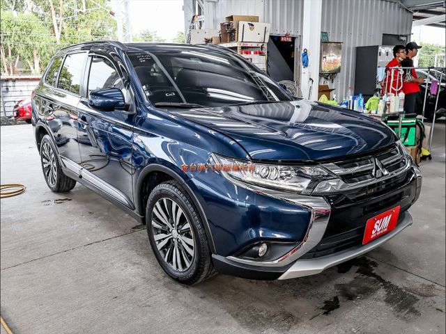 22年式✓安全型✓一手只跑7.3萬✓全車原鈑件✓原廠保養ACC✓AEB✓定速✓恆溫✓可全貸✓不用殺價就很便宜✓  第5張相片