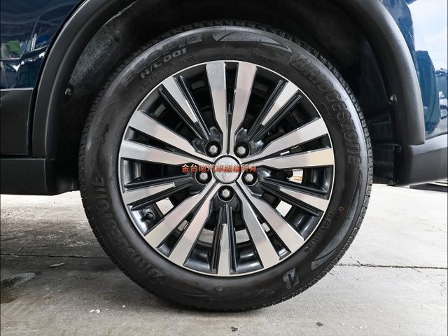 22年式✓安全型✓一手只跑7.3萬✓全車原鈑件✓原廠保養ACC✓AEB✓定速✓恆溫✓可全貸✓不用殺價就很便宜✓  第9張相片